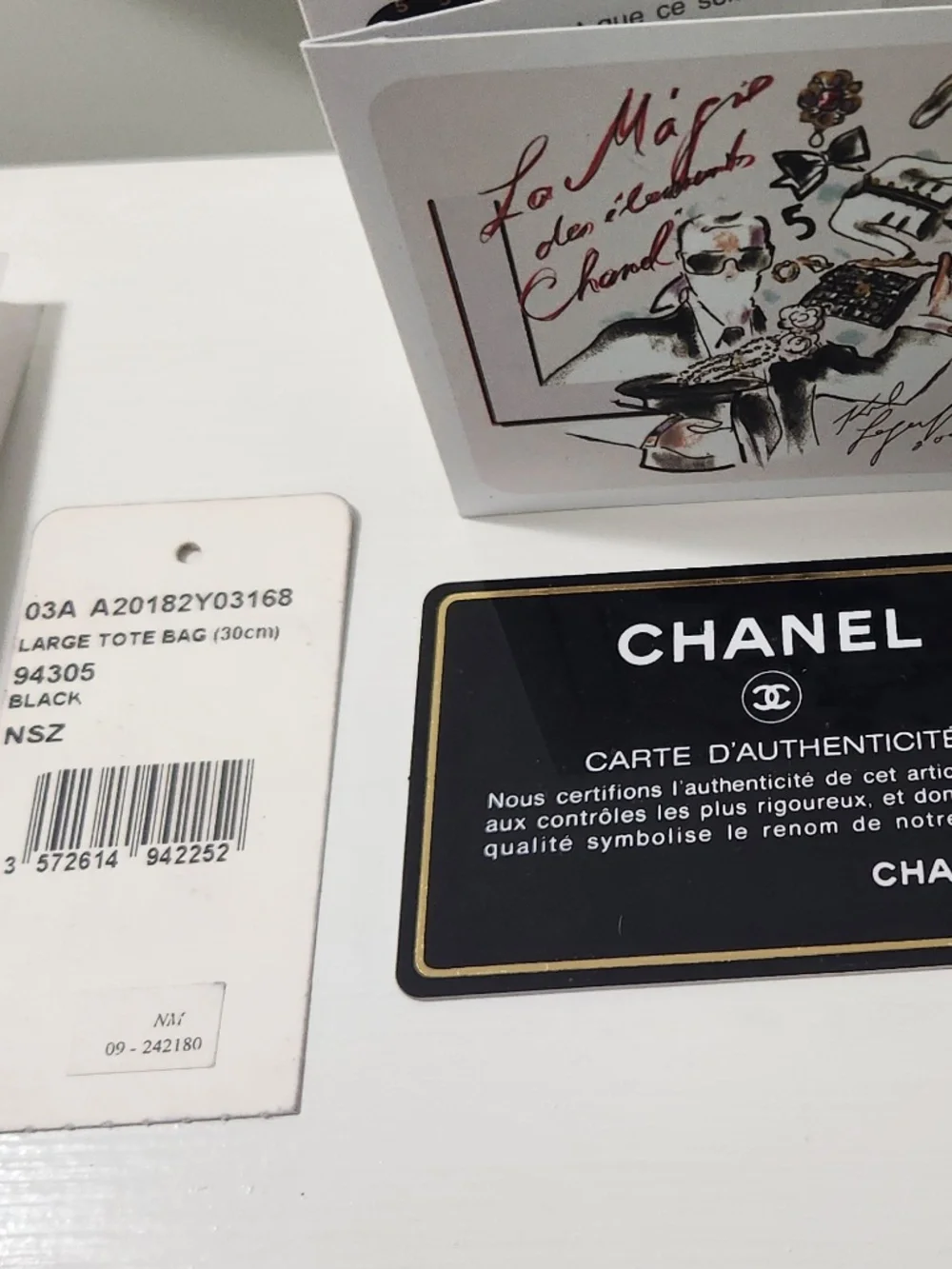 CHANEL Tote - Picture 13 of 16